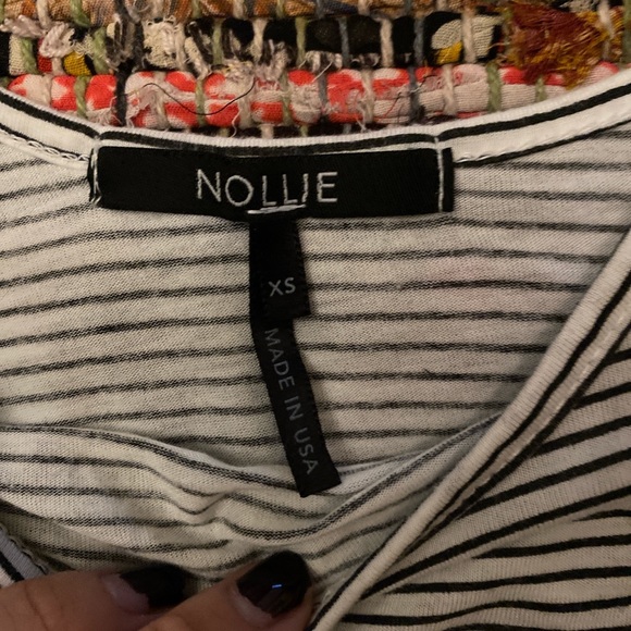 stripped cropped long sleeve t-shirt 🖤🤍 - Picture 3 of 3